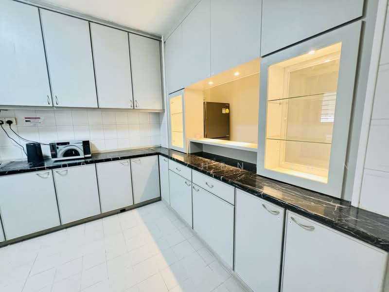 Ridgewood Condominium, 1 Ridgewood Close, Room Rental, 250 sqft, Condominium For Rent, by Florence Zheng Zhen, 500225221 - Kitchen - PropertyGuru.com.sg