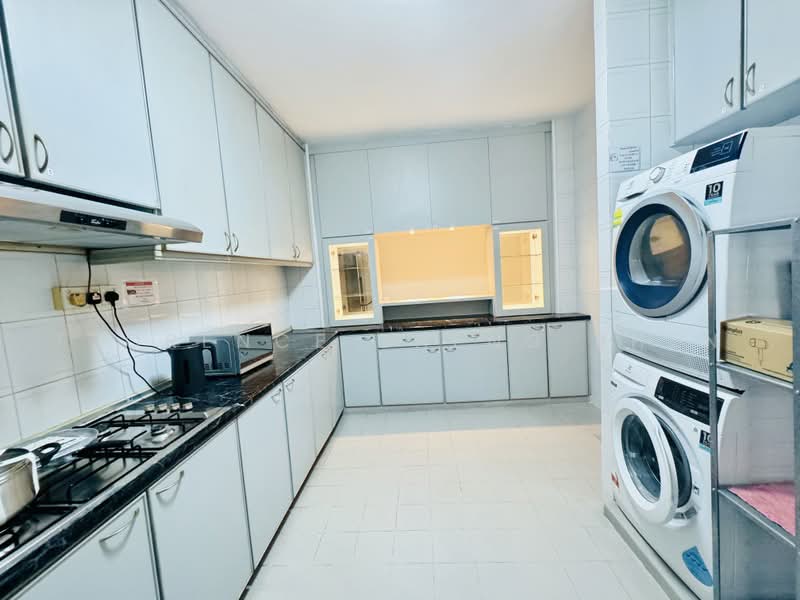 Ridgewood Condominium, 1 Ridgewood Close, Room Rental, 250 sqft, Condominium For Rent, by Florence Zheng Zhen, 500225221 - Kitchen - PropertyGuru.com.sg