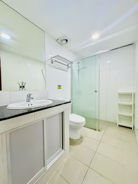 Ridgewood Condominium, 1 Ridgewood Close, Room Rental, 250 sqft, Condominium For Rent, by Florence Zheng Zhen, 500225221 - Bathroom - PropertyGuru.com.sg