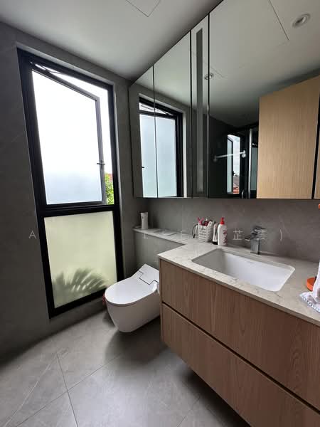Peak Residence, 333 Thomson Road, 4 Bedrooms, 1,389 sqft, Condominium For Sale, by Avery Lee (芷芸), 500225244 - Bathroom - PropertyGuru.com.sg