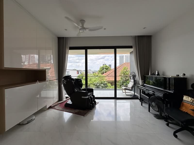Peak Residence, 333 Thomson Road, 4 Bedrooms, 1,389 sqft, Condominium For Sale, by Avery Lee (芷芸), 500225244 - Living Room - PropertyGuru.com.sg