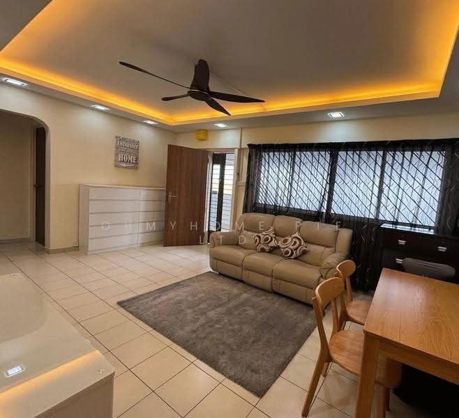403 Yishun Avenue 6, 403 Yishun Avenue 6, Sembawang / Yishun, 3 Bedrooms, 904 sqft, HDB Flat For Sale, by JESLYN LIM, 500225282 - Living Room - PropertyGuru.com.sg