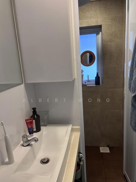 76 Guan Chuan Street, 76 Guan Chuan Street, 3 Bedrooms, 1,050 sqft, Walk-up Apartment For Rent, by Albert Wong, 500225284 - Bathroom - PropertyGuru.com.sg
