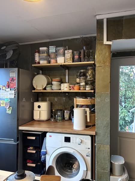 76 Guan Chuan Street, 76 Guan Chuan Street, 3 Bedrooms, 1,050 sqft, Walk-up Apartment For Rent, by Albert Wong, 500225284 - Kitchen - PropertyGuru.com.sg