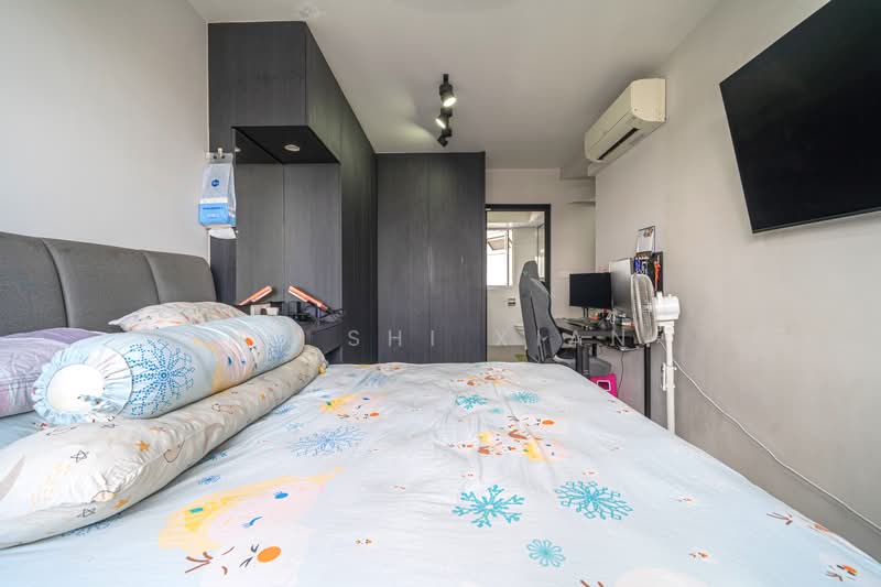 228B Ang Mo Kio Street 23, 228B Ang Mo Kio Street 23, 3 Bedrooms, 1,216 sqft, HDB Flat For Sale, by Ng Shi Xian, 500225300 - Master Bedroom - PropertyGuru.com.sg