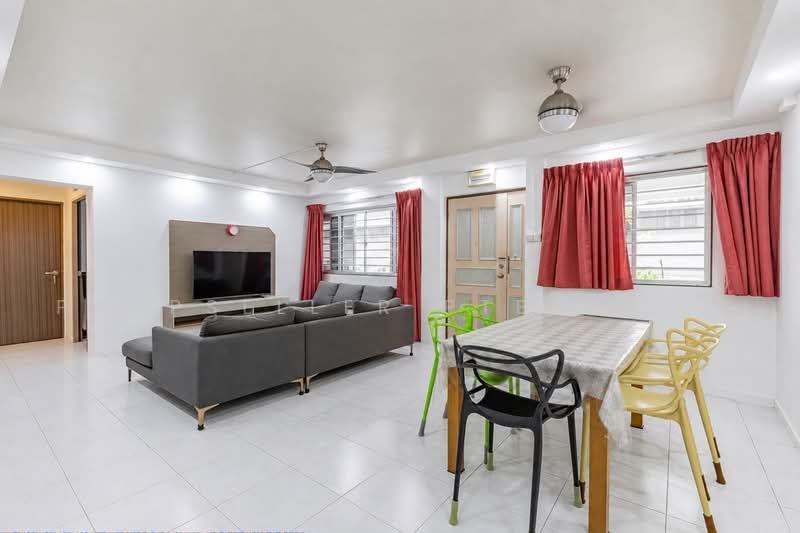 151 Jalan Teck Whye, 151 Jalan Teck Whye, 3 Bedrooms, 1,109 sqft, HDB Flat For Sale, by Gina Tow, 500225308 - Living Room - PropertyGuru.com.sg