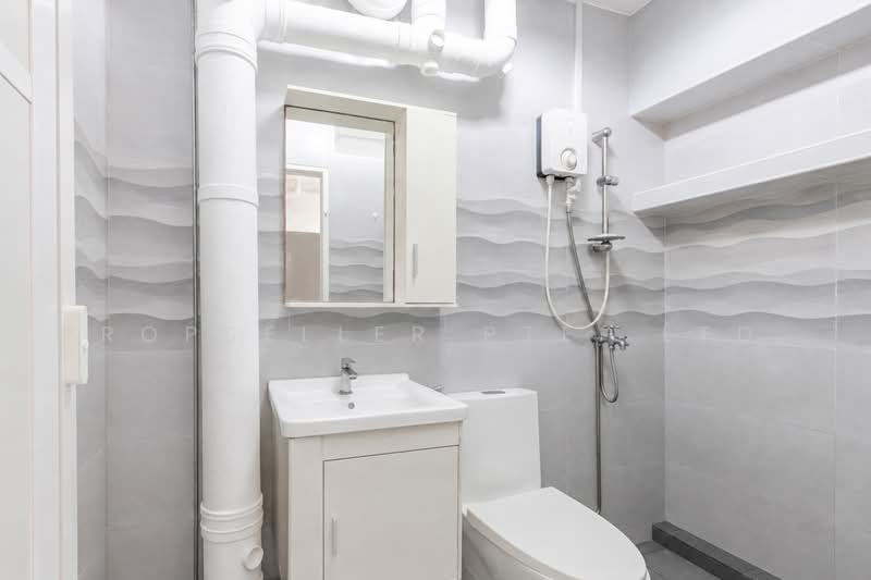 151 Jalan Teck Whye, 151 Jalan Teck Whye, 3 Bedrooms, 1,109 sqft, HDB Flat For Sale, by Gina Tow, 500225308 - Bathroom - PropertyGuru.com.sg