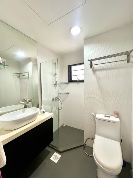 Regentville, 2 Hougang Street 92, 3 Bedrooms, 1,152 sqft, Condominium For Sale, by Wee Chiat Rechard Tan, 500225335 - Bathroom - PropertyGuru.com.sg
