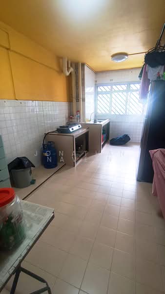 328 Hougang Avenue 5, 328 Hougang Avenue 5, 2 Bedrooms, 720 sqft, HDB Flat For Sale, by Jonathan Naveen, 500225361 - Kitchen - PropertyGuru.com.sg