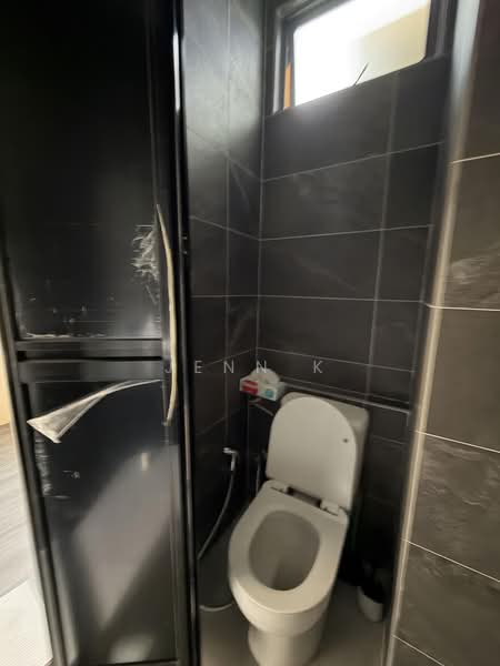 Wcega Tower, 21 Bukit Batok Crescent, 1,916 sqft, Light Industrial (B1) For Rent, by Jenn K, 500225374 - Bathroom - CommercialGuru.com.sg