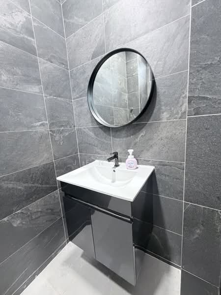 Wcega Tower, 21 Bukit Batok Crescent, 1,916 sqft, Light Industrial (B1) For Rent, by Jenn K, 500225374 - Bathroom - CommercialGuru.com.sg