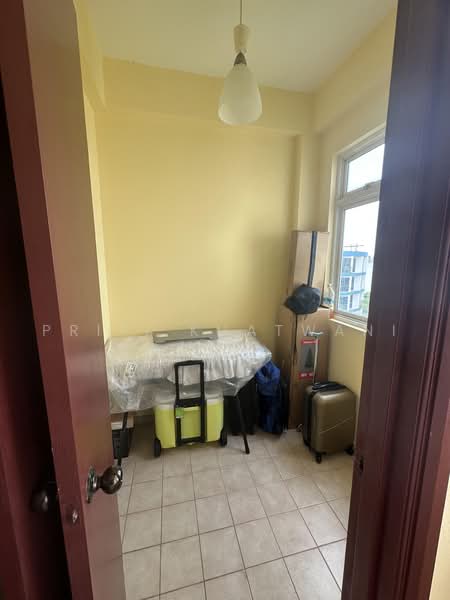 The Tropica, 53 Tampines Avenue 1, 3 Bedrooms, 1,236 sqft, Condominium For Rent, by Priti Khatwani, 500225378 - Helper room - PropertyGuru.com.sg