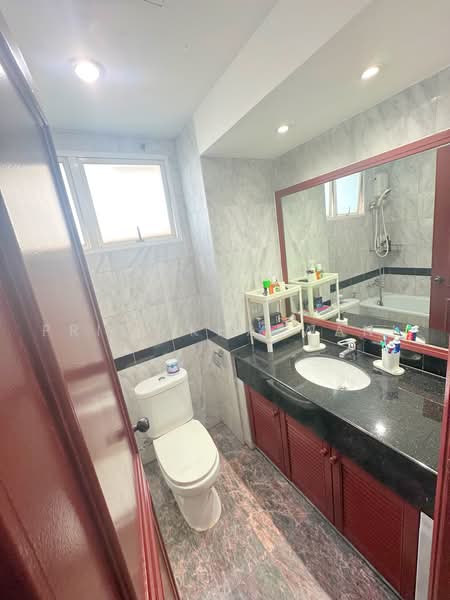 The Tropica, 53 Tampines Avenue 1, 3 Bedrooms, 1,236 sqft, Condominium For Rent, by Priti Khatwani, 500225378 - Master Bathroom - PropertyGuru.com.sg
