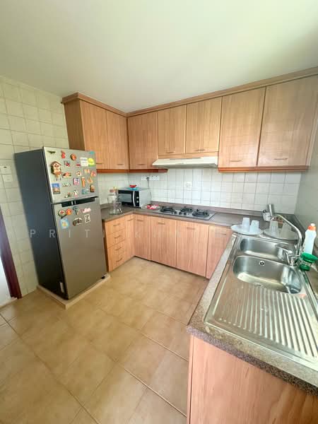 The Tropica, 53 Tampines Avenue 1, 3 Bedrooms, 1,236 sqft, Condominium For Rent, by Priti Khatwani, 500225378 - Kitchen - PropertyGuru.com.sg