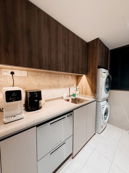 Clavon, 8 Clementi Avenue 1, 4 Bedrooms, 1,281 sqft, Condominium For Sale, by Dennis Lim, 500225383 - Kitchen - PropertyGuru.com.sg