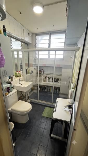 606 Choa Chu Kang Street 62, 606 Choa Chu Kang Street 62, 4 Bedrooms, 149 sqft, HDB Flat For Sale, by Eliza See, 500225392 - Bathroom - PropertyGuru.com.sg