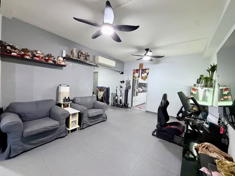 823 Jurong West Street 81, 823 Jurong West Street 81, 4 Bedrooms, 1,302 sqft, HDB Flat For Sale, by Doreen Sea, 500225410 - Living Room - PropertyGuru.com.sg
