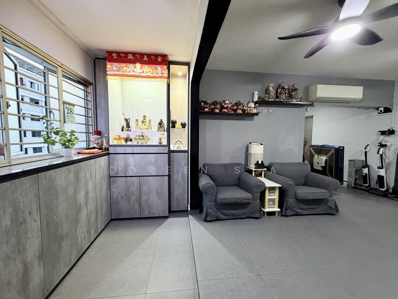 823 Jurong West Street 81, 823 Jurong West Street 81, 4 Bedrooms, 1,302 sqft, HDB Flat For Sale, by Doreen Sea, 500225410 - Living Room - PropertyGuru.com.sg