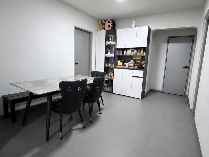 823 Jurong West Street 81, 823 Jurong West Street 81, 4 Bedrooms, 1,302 sqft, HDB Flat For Sale, by Doreen Sea, 500225410 - Dining Room - PropertyGuru.com.sg
