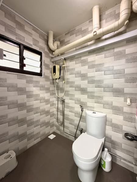 552 Woodlands Drive 44, 552 Woodlands Drive 44, 4 Bedrooms, 1,238 sqft, HDB Flat For Sale, by Ryan Danial, 500225421 - Bathroom - PropertyGuru.com.sg
