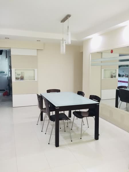 107D Edgefield Plains, 107D Edgefield Plains, 3 Bedrooms, 1,200 sqft, HDB Flat For Sale, by Linda Loh, 500225432 - Dining Room - PropertyGuru.com.sg