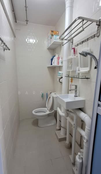 27 Jalan Bahagia, 27 Jalan Bahagia, 2 Bedrooms, 602 sqft, HDB Flat For Sale, by Baron Yeo, 500225435 - Bathroom - PropertyGuru.com.sg