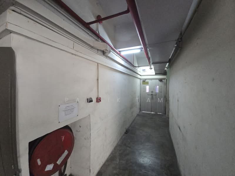 Tong Lee Building, 35 Kallang Pudding Road, 2,874 sqft, Light Industrial (B1) For Rent, by Patrik Tam, 500225440 - Corridor - CommercialGuru.com.sg