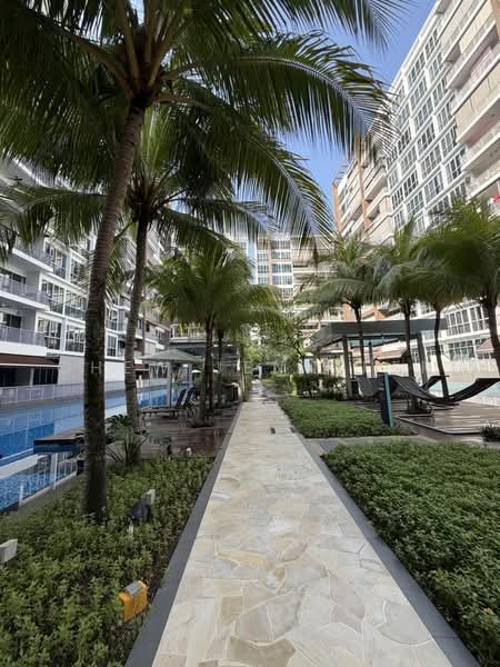 Seastrand, 3 Pasir Ris Link, 2 Bedrooms, 883 sqft, Condominium For Sale, by Chew Jennifer, 500225447 - Pool - PropertyGuru.com.sg