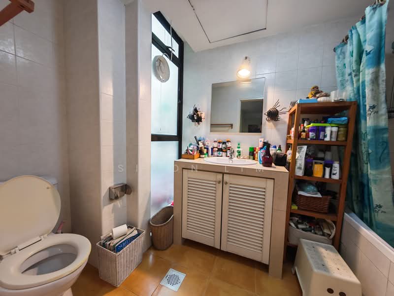 Fernhill Road Terraced House, Fernhill Road, 5 Bedrooms, 3,197 sqft, Terraced House For Sale, by Simon Lim, 500225470 - Bathroom - PropertyGuru.com.sg