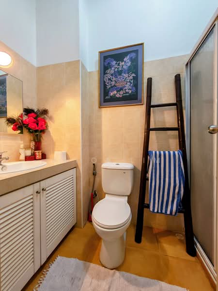 Fernhill Road Terraced House, Fernhill Road, 5 Bedrooms, 3,197 sqft, Terraced House For Sale, by Simon Lim, 500225470 - Bathroom - PropertyGuru.com.sg