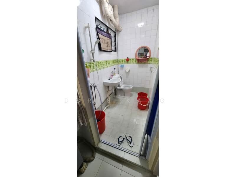 832 Jurong West Street 81, 832 Jurong West Street 81, Boon Lay / Jurong / Tuas, Room Rental, 120 sqft, HDB Flat For Rent, by Doris Kang, 500225482 - Bathroom - PropertyGuru.com.sg