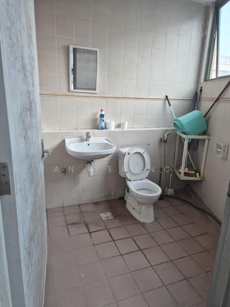 Mandai Industrial Building, 30 Mandai Estate, 1,603 sqft, Factory / Workshop (B2) For Sale, by Tan Terence, 500225483 - Bathroom - CommercialGuru.com.sg