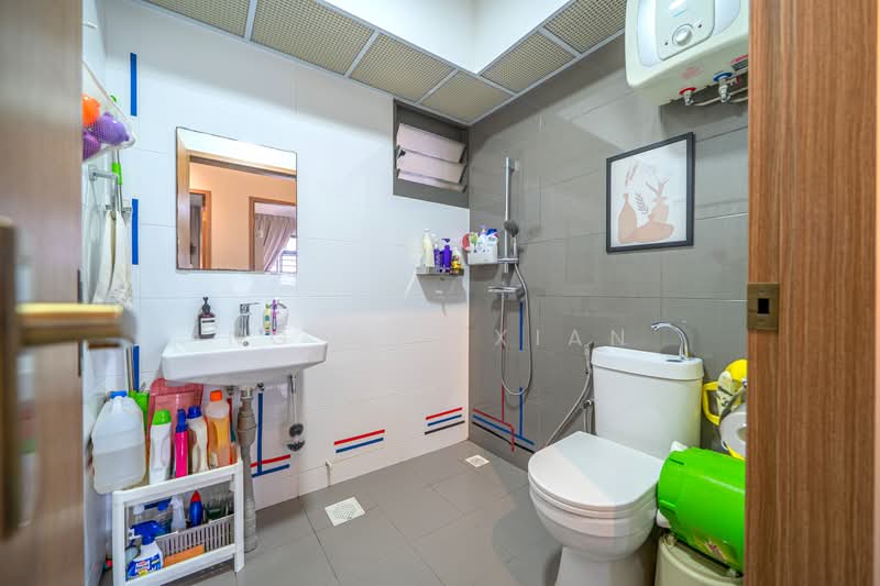 479B Yishun Street 42, 479B Yishun Street 42, 3 Bedrooms, 1,001 sqft, HDB Flat For Sale, by Ng Shi Xian, 500225495 - Common Bathroom - PropertyGuru.com.sg