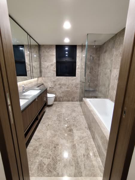 Kopar At Newton, 4 Makeway Avenue, 4 Bedrooms, 1,603 sqft, Condominium For Sale, by Terry Pour, 500225504 - Bathroom - PropertyGuru.com.sg