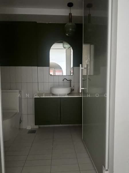 Primax, 22 New Industrial Road, 2,680 sqft, Light Industrial (B1) For Rent, by Angella Thoo, 500225518 - Bathroom - CommercialGuru.com.sg