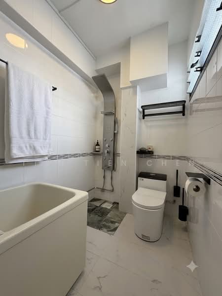 Spacious Corner, Hidden Gem Near Vivocity, 109 Bukit Purmei, 3 Bedrooms, 1,119 sqft, HDB Flat For Sale, by Tien Tien Chen, 500225523 - Bathroom - PropertyGuru.com.sg