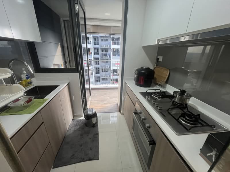 Riverbank at Fernvale, 17 Fernvale Close, 3 Bedrooms, 1,012 sqft, Condominium For Sale, by Steve Wong, 500225543 - Kitchen - PropertyGuru.com.sg