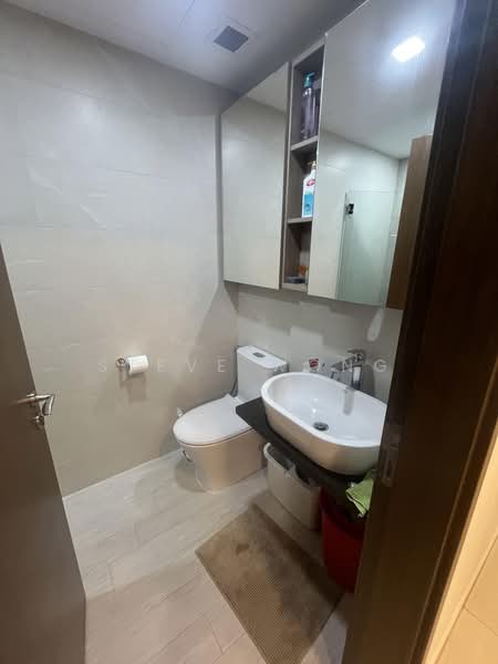 Riverbank at Fernvale, 17 Fernvale Close, 3 Bedrooms, 1,012 sqft, Condominium For Sale, by Steve Wong, 500225543 - Bathroom - PropertyGuru.com.sg