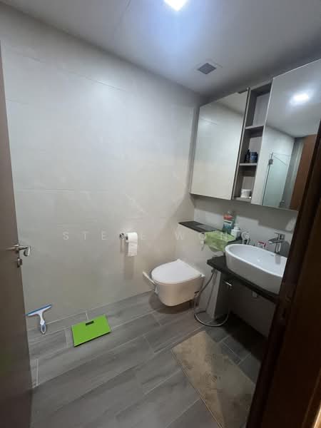 Riverbank at Fernvale, 17 Fernvale Close, 3 Bedrooms, 1,012 sqft, Condominium For Sale, by Steve Wong, 500225543 - Bathroom - PropertyGuru.com.sg