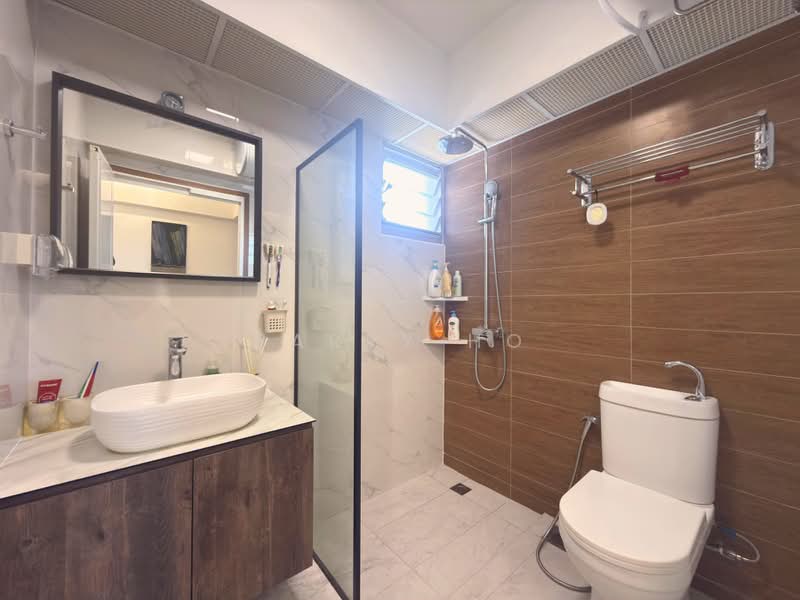 875B Tampines Street 86, 875B Tampines Street 86, 4 Bedrooms, 1,292 sqft, HDB Flat For Sale, by Barry Ho, 500225549 - Bathroom - PropertyGuru.com.sg