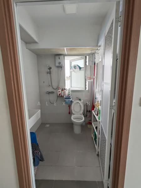 421C Northshore Drive, 421C Northshore Drive, Studio, 506 sqft, HDB Flat For Sale, by Alex Ang, 500225559 - Bathroom - PropertyGuru.com.sg