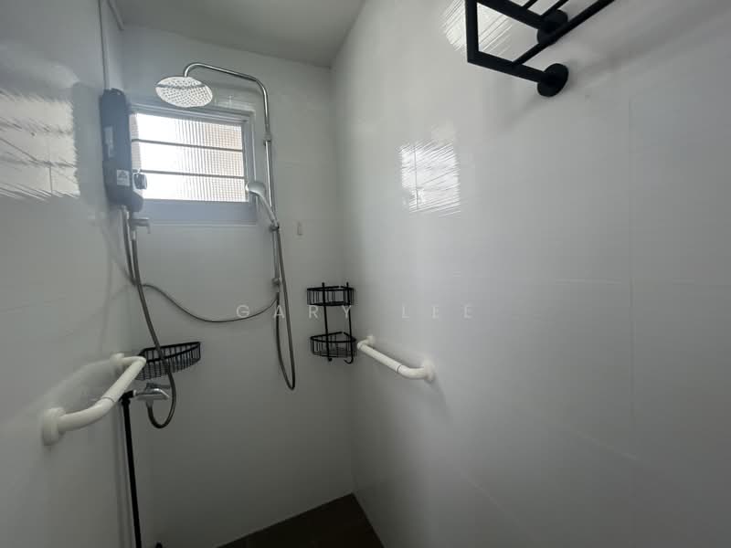 Blk 652 Hougang Ave 8, , 2 Bedrooms, 60 sqft, HDB Flat For Sale, by Gary Lee, 500225572 - Bathroom - PropertyGuru.com.sg