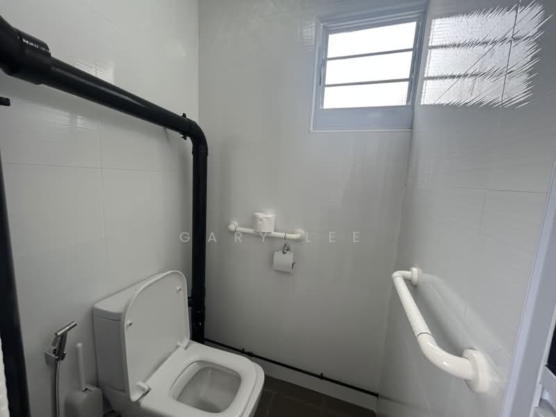 Blk 652 Hougang Ave 8, , 2 Bedrooms, 60 sqft, HDB Flat For Sale, by Gary Lee, 500225572 - Bathroom - PropertyGuru.com.sg