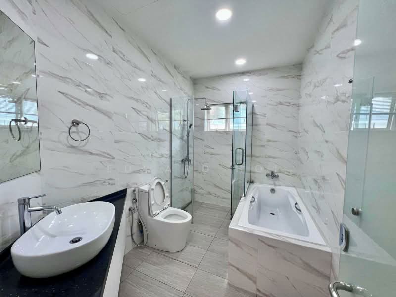 The Compass At Chancery, 6U Chancery Hill Road, 3 Bedrooms, 2,405 sqft, Cluster House For Rent, by Edward Hoi, 500225576 - Bathroom - PropertyGuru.com.sg