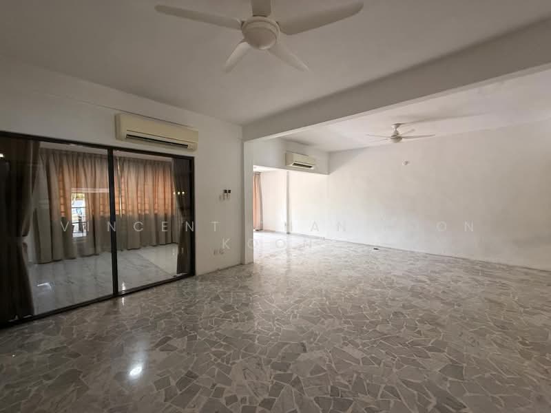 Clementi Green, , 5 Bedrooms, 3,000 sqft, Terraced House For Rent, by Vincent Chan Koon Koon, 500225578 - Living Room - PropertyGuru.com.sg