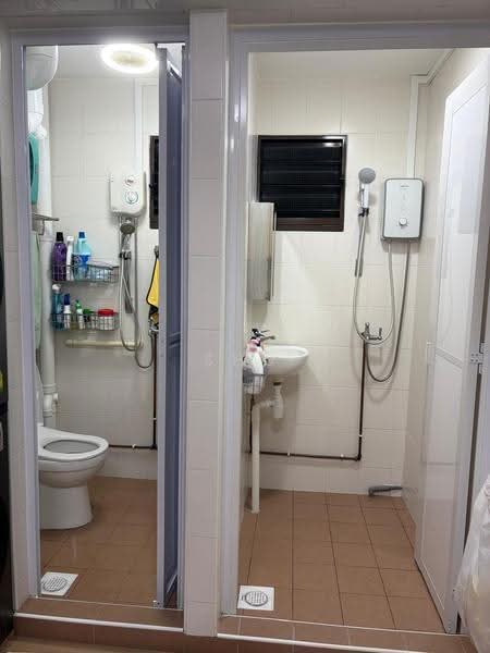 108 Serangoon North Avenue 1, 108 Serangoon North Avenue 1, Hougang / Punggol / Sengkang, Room Rental, 130 sqft, HDB Flat For Rent, by Shu Xuan, 500225594 - Bathroom - PropertyGuru.com.sg