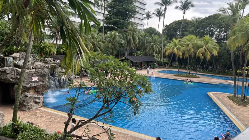 Ridgewood Condominium, 15 Mount Sinai Rise, 4 Bedrooms, 2,002 sqft, Condominium For Sale, by Khim Ker, 500225600 - Pool - PropertyGuru.com.sg