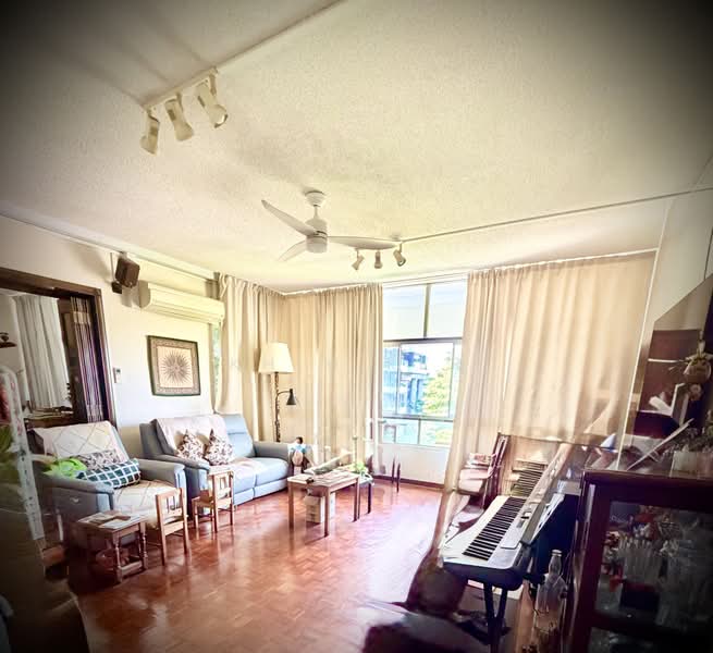 Ridgewood Condominium, 15 Mount Sinai Rise, 4 Bedrooms, 2,002 sqft, Condominium For Sale, by Khim Ker, 500225600 - Living Room - PropertyGuru.com.sg