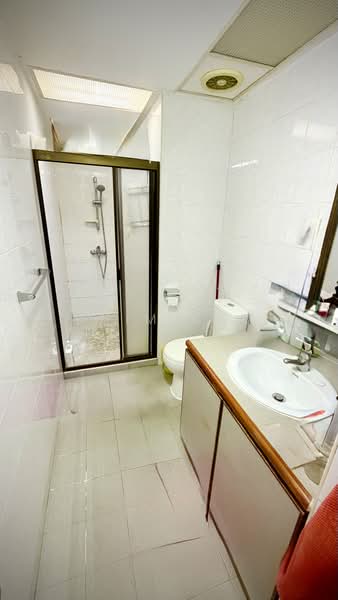 Ridgewood Condominium, 15 Mount Sinai Rise, 4 Bedrooms, 2,002 sqft, Condominium For Sale, by Khim Ker, 500225600 - Bathroom - PropertyGuru.com.sg