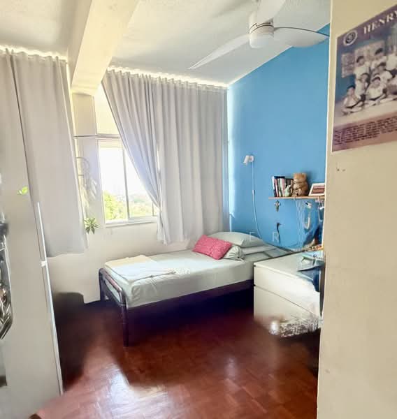 Ridgewood Condominium, 15 Mount Sinai Rise, 4 Bedrooms, 2,002 sqft, Condominium For Sale, by Khim Ker, 500225600 - Bedroom - PropertyGuru.com.sg